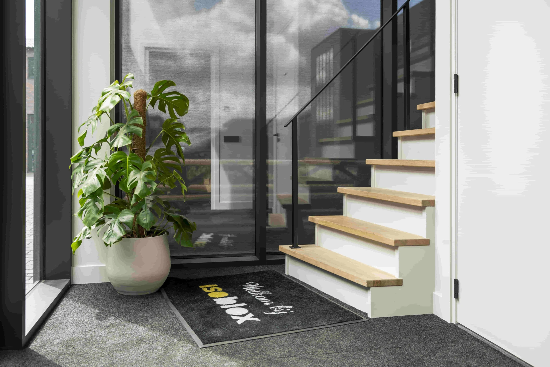 Vrijstaande keepboomtrap in bedrijfshal in Uddel Trappen