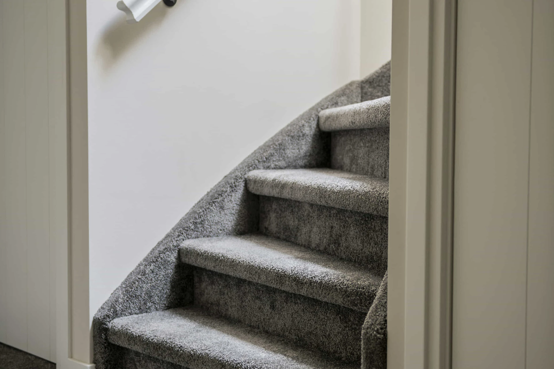 Trap met tapijt zachte en veilige trapbekleding in Oosterwolde Trappen