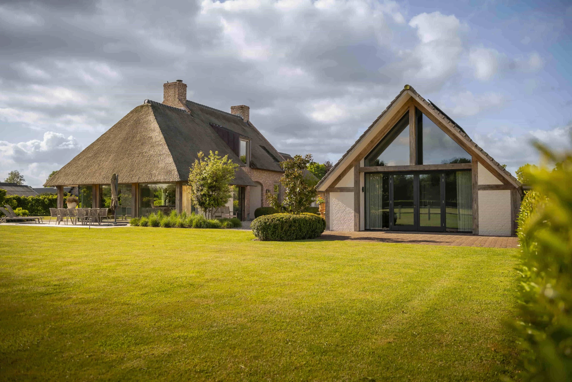 Houten kozijnen in Kempische villa in Elspeet Kozijnen
